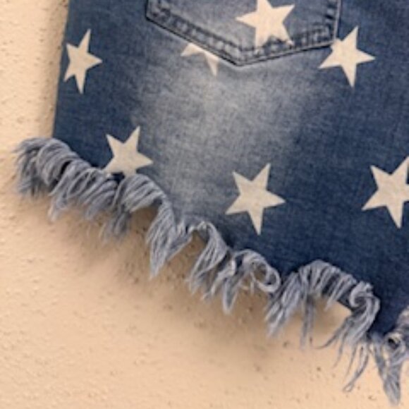 Short de Mezclilla con Estampado de Estrellas y Flecos (Star Print Denim shorts) - Picture 9 of 10